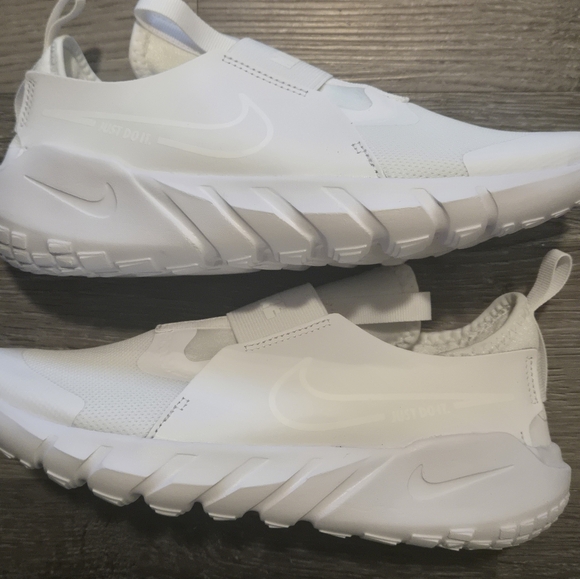 Nike Shoes - Nike WhiteFlex Runner Slip-On  Sneakers NWT youth Size 5.5/7W